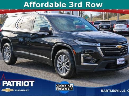 Used 2022 Chevrolet Traverse LT image 1