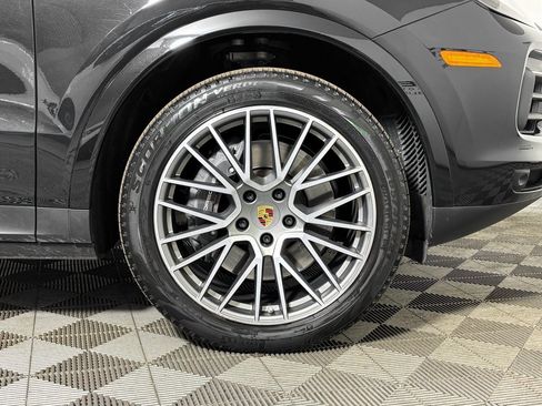 Used 2022 Porsche Cayenne Platinum Edition image 44