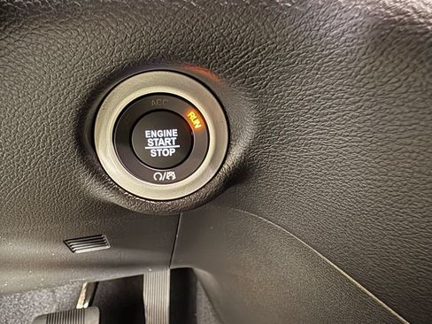 New 2027 Chrysler Pacifica Select FWD image 26