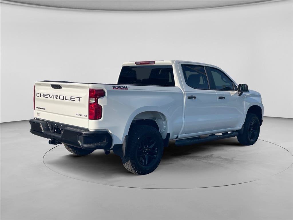 Used 2026 Chevrolet Silverado 1500 Custom Trail Boss w/ LPO, Dark Essentials Package AWD/4WD image 8