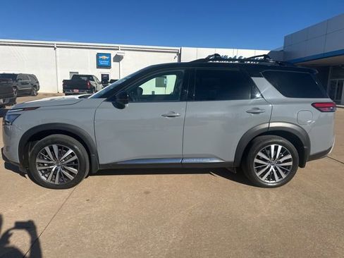 Used 2022 Nissan Pathfinder Platinum w/ Cargo Package image 2