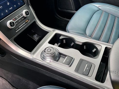 Used 2022 Ford Edge SEL w/ Sport Appearance Package image 16