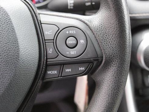 Certified 2021 Toyota RAV4 LE AWD/4WD image 12