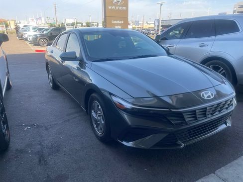 Used 2024 Hyundai Elantra SE FWD image 9