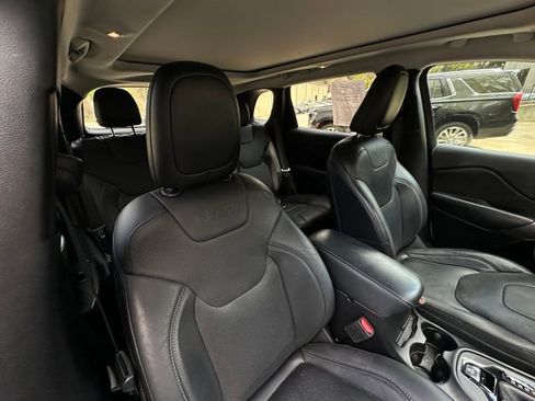 Used 2019 Jeep Cherokee Limited image 41