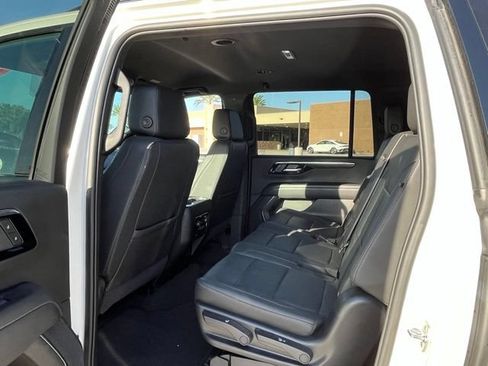 Used 2025 Chevrolet Suburban Z71 AWD/4WD image 24