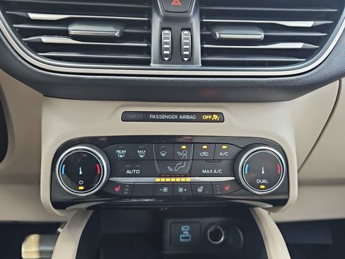 Used 2022 Ford Escape SEL w/ Technology Package AWD/4WD image 23