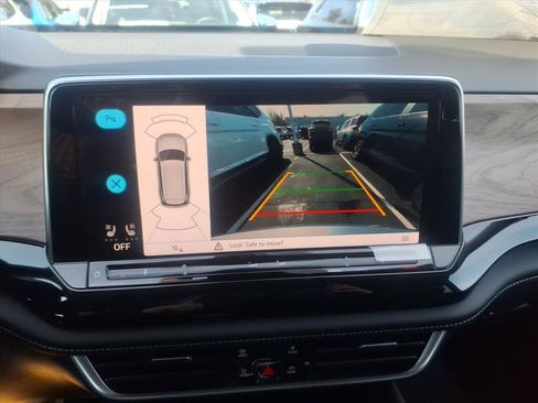 New 2026 Volkswagen Atlas SE image 13