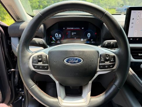 Certified 2025 Ford Explorer Active w/ Active Comfort Package AWD/4WD image 11
