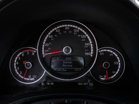 Used 2015 Volkswagen Beetle 1.8T Classic FWD image 18