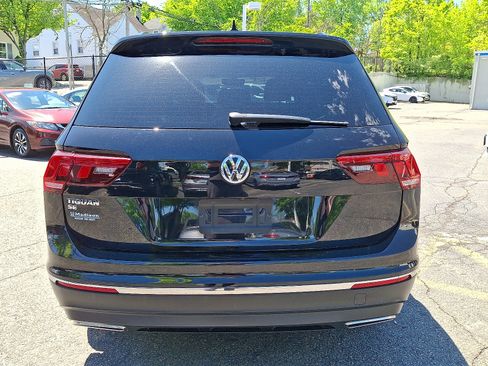 Used 2021 Volkswagen Tiguan SE FWD image 8