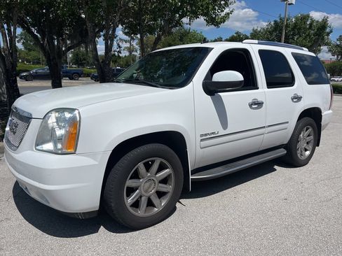 Used 2011 GMC Yukon Denali RWD image 1