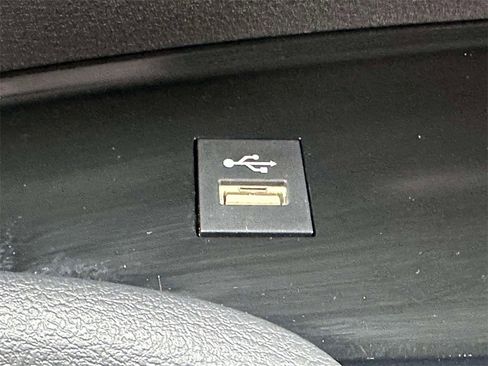 Used 2025 Toyota Sienna Platinum image 31