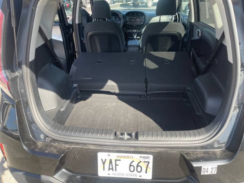 Used 2025 Kia Soul LX w/ LX Technology Package FWD image 21