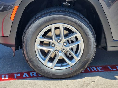 New 2025 Jeep Grand Cherokee Laredo X image 8