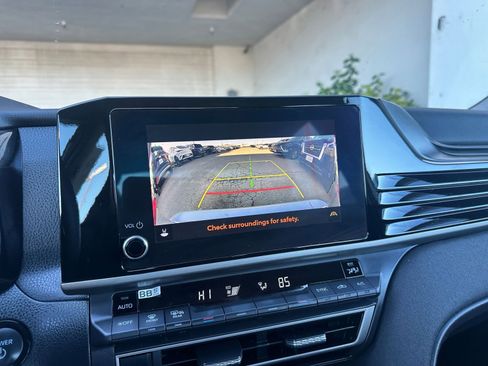 Used 2025 Toyota Camry LE image 17