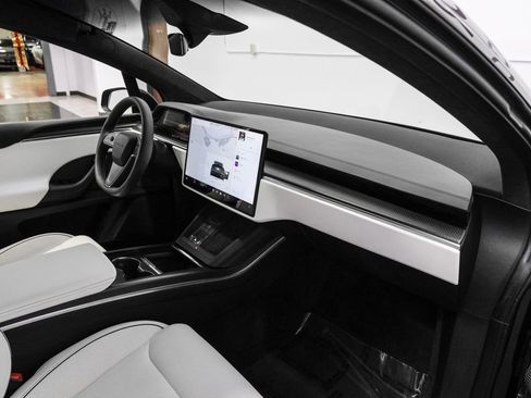 Used 2023 Tesla Model X Plaid image 20