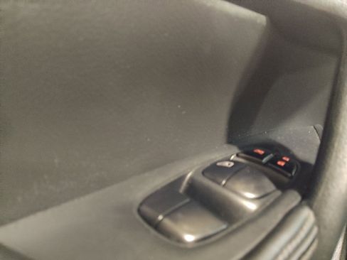 Used 2020 Nissan Rogue S FWD image 27
