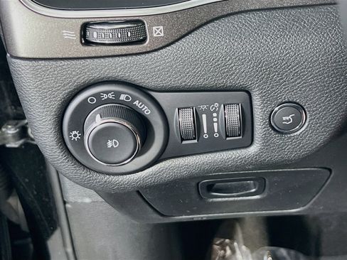 Used 2022 Jeep Cherokee Trailhawk w/ Sun, Sound & Nav Group AWD/4WD image 10