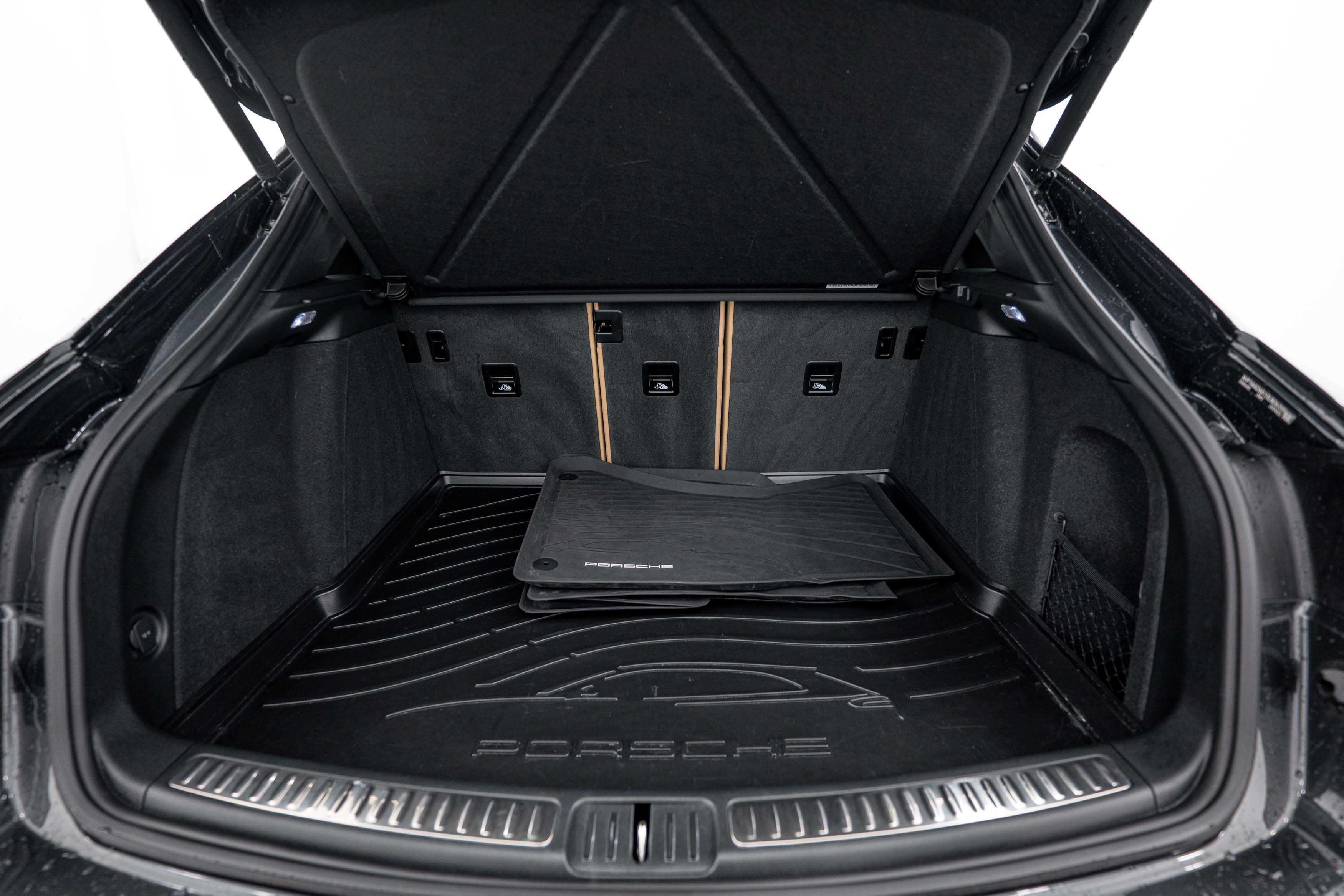 Certified 2025 Porsche Macan AWD/4WD image 24