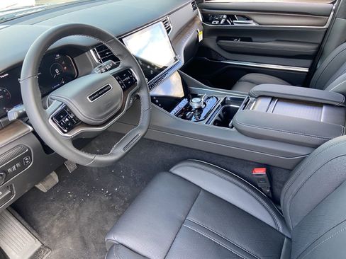 New 2023 Jeep Grand Wagoneer Series II image 15