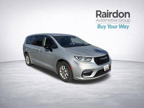 Used 2024 Chrysler Pacifica Touring-L FWD image 1