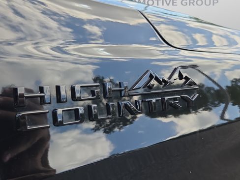 Certified 2023 Chevrolet Suburban High Country AWD/4WD image 19