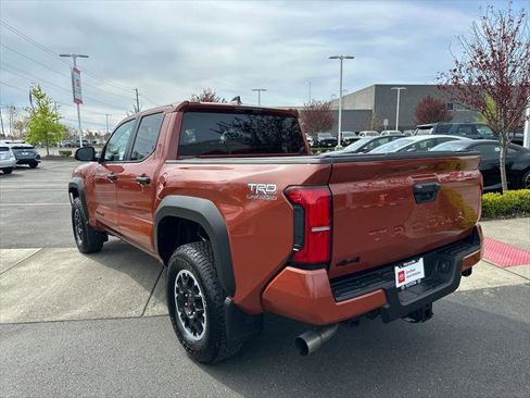 Certified 2025 Toyota Tacoma TRD Off-Road AWD/4WD image 3