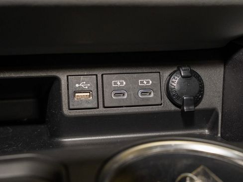 Used 2023 Toyota Highlander LE image 16