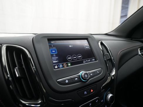 Used 2023 Chevrolet Equinox RS image 6