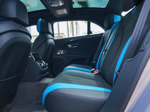 Used 2025 Bentley Flying Spur Plug-In Hybrid image 13