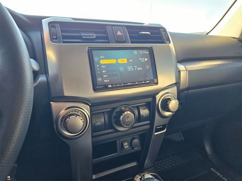 Used 2018 Toyota 4Runner SR5 Premium image 25