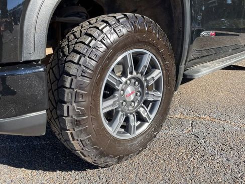 Used 2024 GMC Sierra 1500 AT4 w/ Technology Package image 10