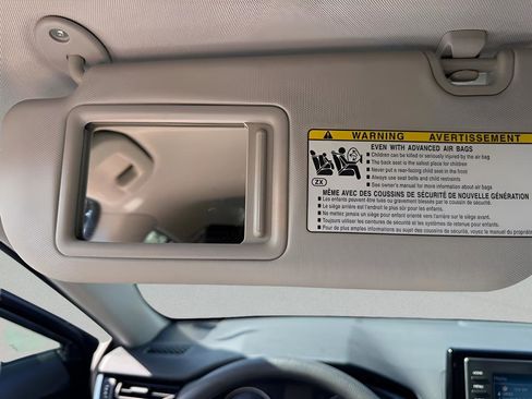 Used 2020 Toyota RAV4 LE FWD image 31