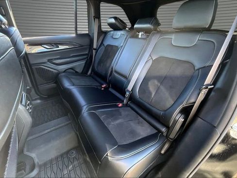 Used 2023 Jeep Grand Cherokee Altitude image 21