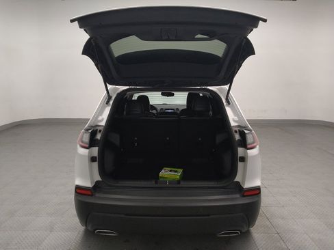 Used 2021 Jeep Cherokee Latitude Lux FWD image 29