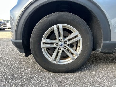 Used 2023 Ford Explorer XLT w/ Equipment Group 202A image 7