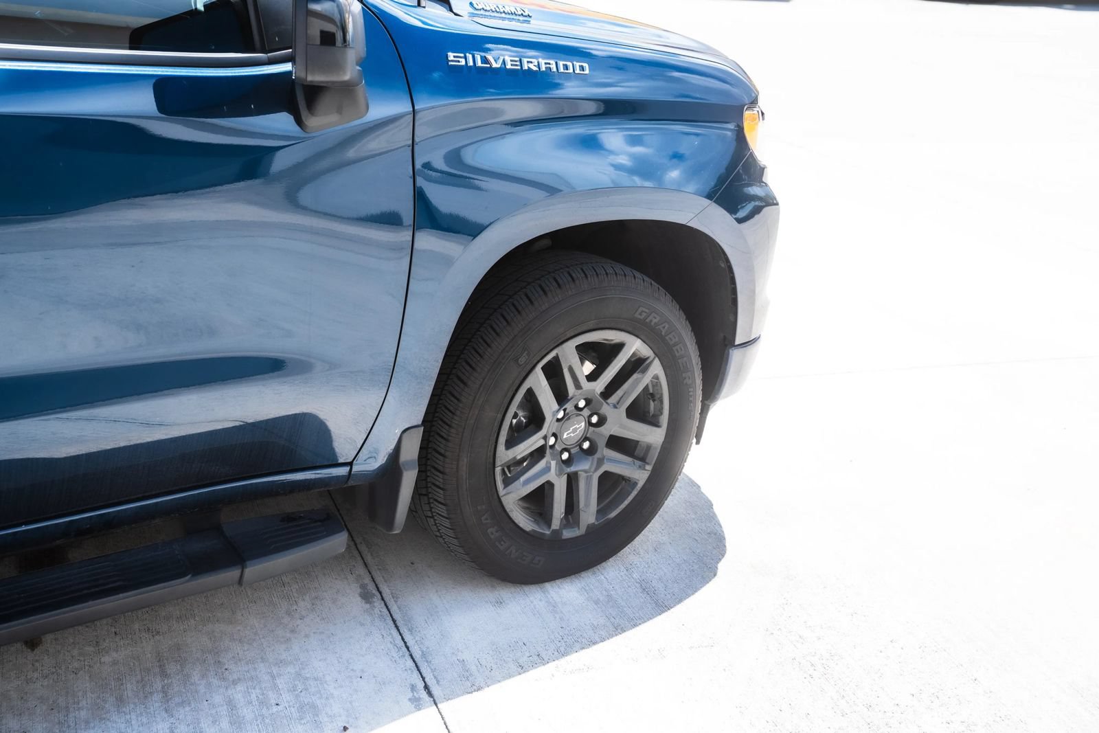 Used 2023 Chevrolet Silverado 1500 RST RWD image 4
