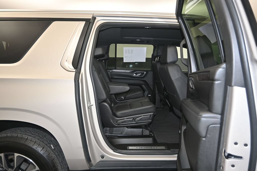 Certified 2024 Chevrolet Suburban LT w/ LT Signature Plus Package AWD/4WD image 29
