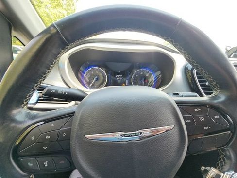 Used 2020 Chrysler Pacifica Touring-L w/ S Appearance Package FWD image 28