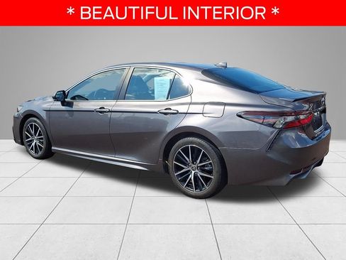 Used 2022 Toyota Camry SE FWD image 6