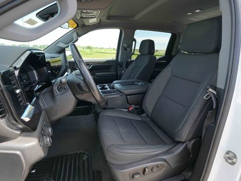 Used 2022 Chevrolet Silverado 1500 LT AWD/4WD image 17