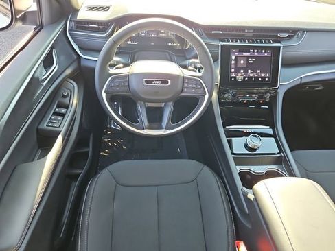 New 2025 Jeep Grand Cherokee L Laredo image 7