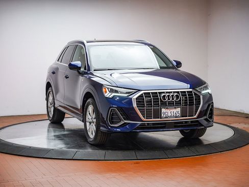 Used 2023 Audi Q3 2.0T Premium Plus w/ Premium Plus Package AWD/4WD image 3