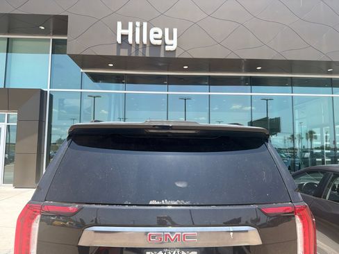 Used 2023 GMC Yukon AT4 w/ AT4 Premium Package AWD/4WD image 5
