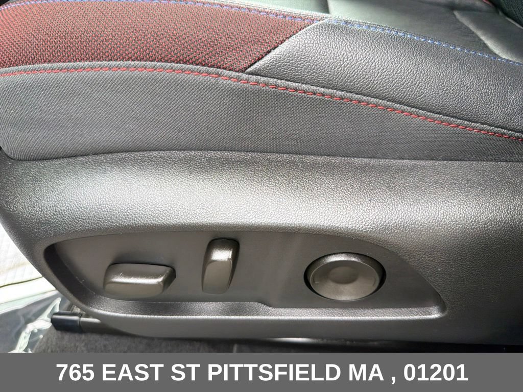 Used 2025 Chevrolet Equinox RS w/ Safety and Technology Package AWD/4WD image 15