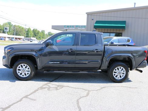 Used 2026 Toyota Tacoma SR5 AWD/4WD image 2