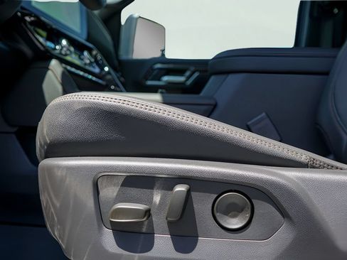 New 2026 GMC Sierra 2500 AT4 w/ AT4 Premium Plus Package AWD/4WD image 17