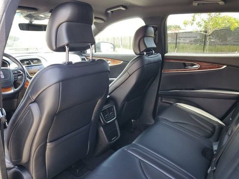 Used 2019 Lincoln Nautilus Select FWD image 17