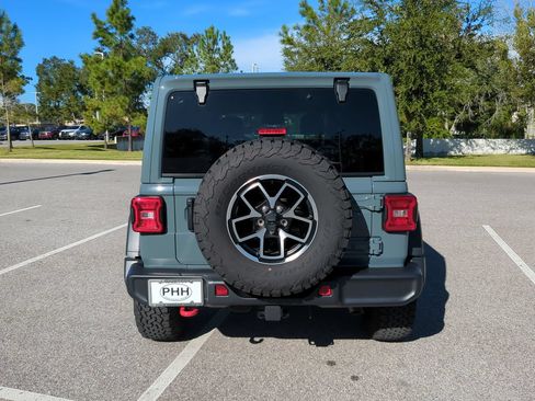 Used 2025 Jeep Wrangler Unlimited Rubicon AWD/4WD image 6